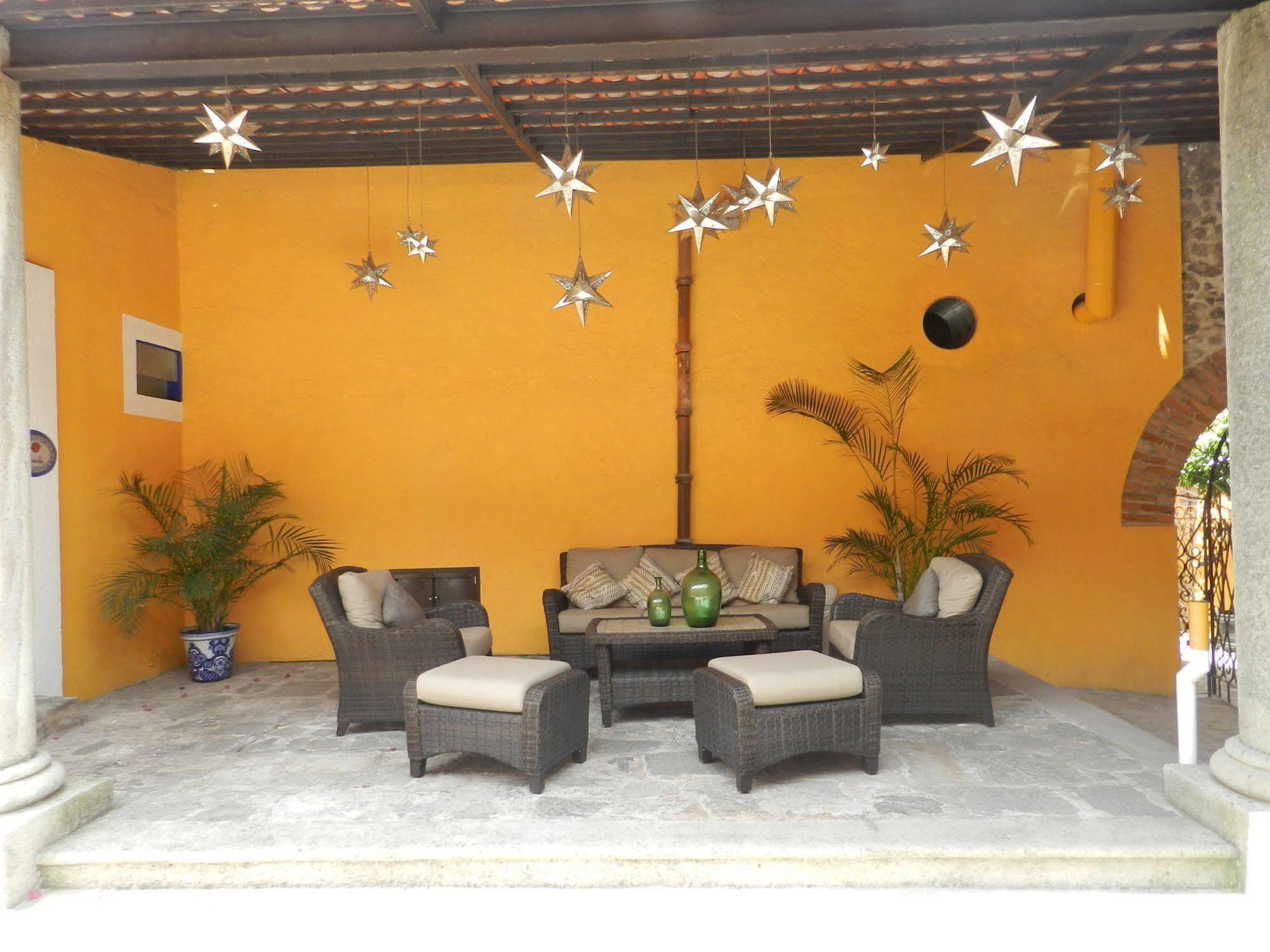 Collection O Al Otro Lado Del Rio, Puebla 호텔 외부 사진 Interior of a typical house in San Cristóbal de Las Casas
